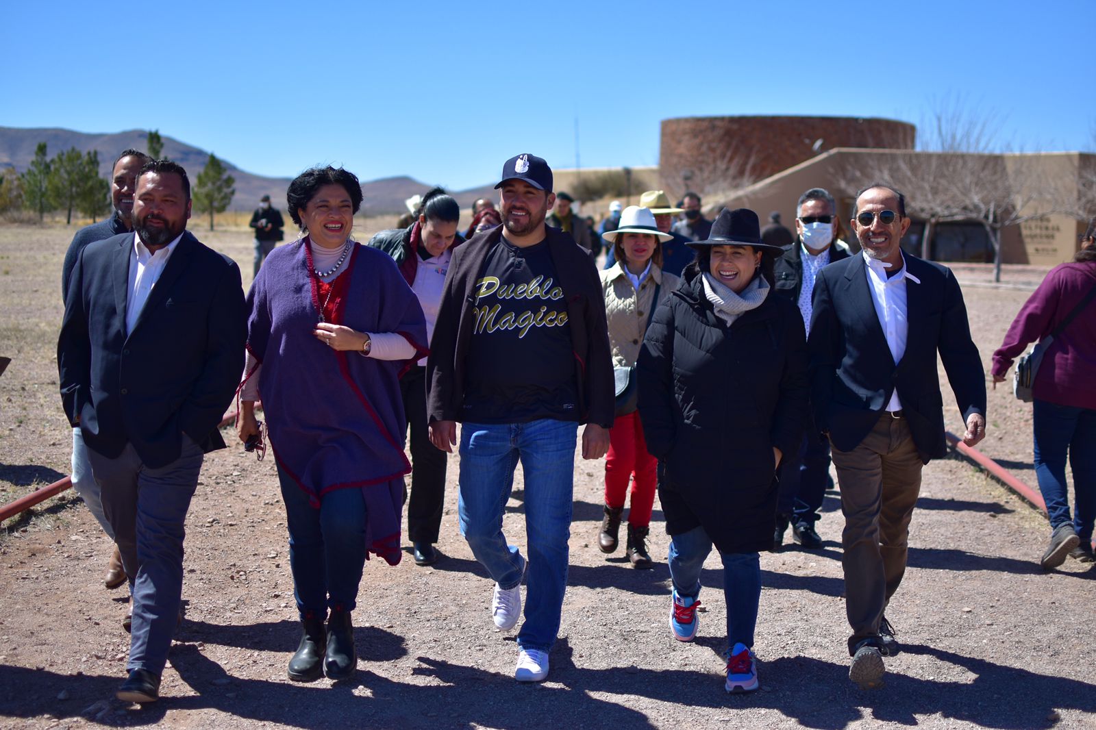 representantes de la sociedad civil, así como de los gobiernos federal, estatal y municipal, realizaron un recorrido por la Zona Arqueológica Paquimé, en Casas Grandes