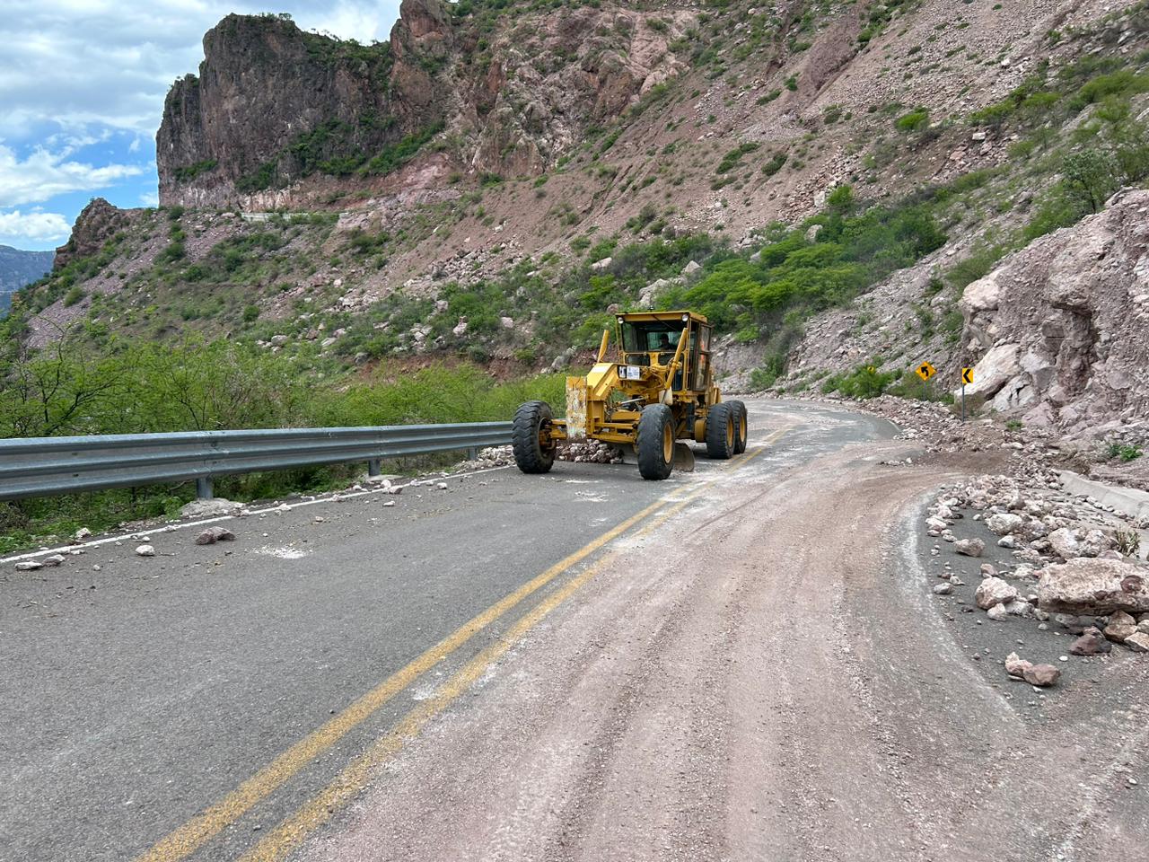 Reabren carretera Samachique-Batopilas tras deslave | Portal ...