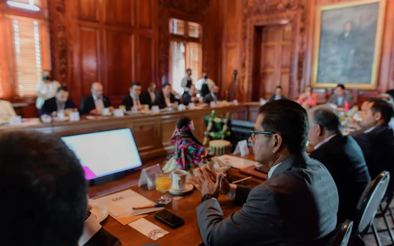 Se reúne gobernadora Maru Campos con integrantes del Consejo ...